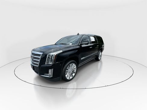 Used 2019 Cadillac Escalade ESV Platinum AWD/4WD image 4