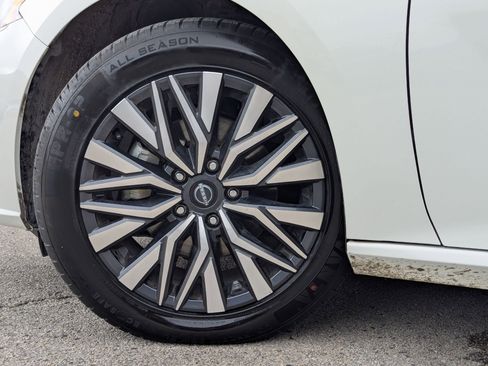 Used 2025 Nissan Altima 2.5 SV image 31