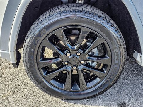 Used 2019 Jeep Grand Cherokee Altitude image 7