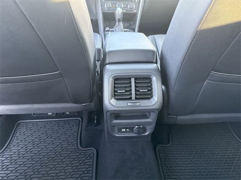 Used 2021 Volkswagen Tiguan SE w/ Panoramic Sunroof Package image 22