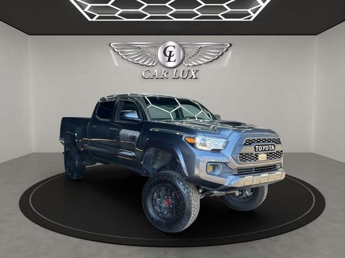 Used 2020 Toyota Tacoma TRD Sport w/ Technology Package image 8