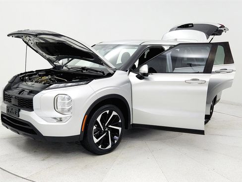 Used 2022 Mitsubishi Outlander ES FWD image 9