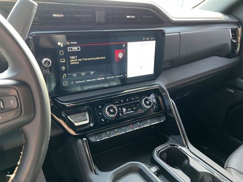 Used 2024 GMC Sierra 2500 AT4 w/ AT4 Preferred Package image 28