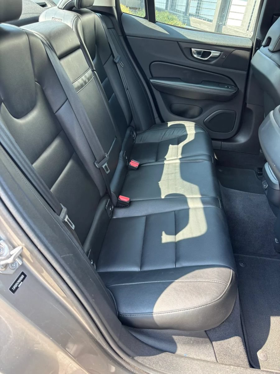 Used 2021 Volvo S60 T5 Momentum FWD image 14
