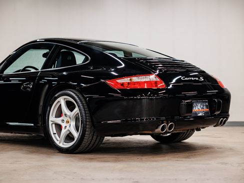 Used 2005 Porsche 911 Carrera S image 25