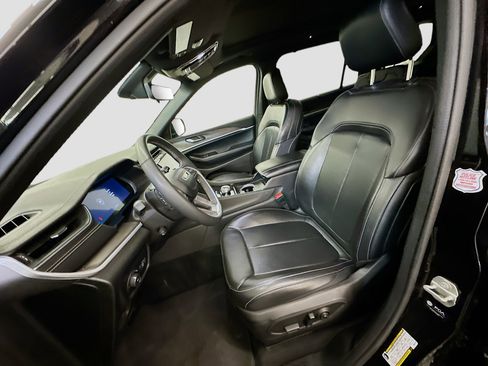 Used 2024 Jeep Grand Cherokee L Limited w/ Luxury Tech Group II image 13