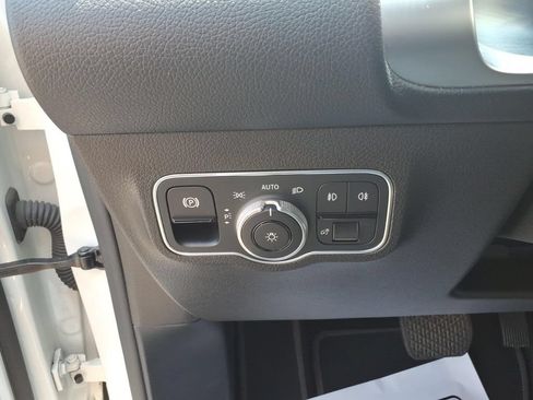 Used 2021 Mercedes-Benz GLB 250 image 17
