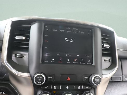 Used 2019 RAM 1500 Laramie AWD/4WD image 11