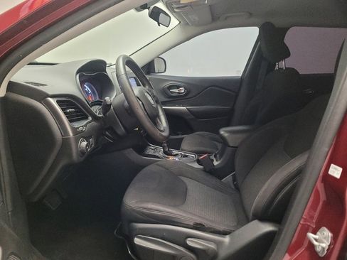 Used 2019 Jeep Cherokee Latitude w/ Popular Appearance Group FWD image 17