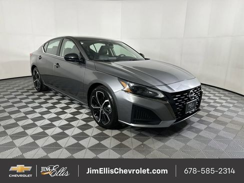 Used 2023 Nissan Altima 2.5 SR image 1