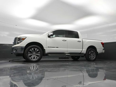 Used 2019 Nissan Titan SL image 26