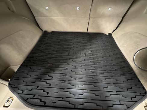 Used 2014 Jeep Grand Cherokee Overland w/ Advanced Technology Group image 34