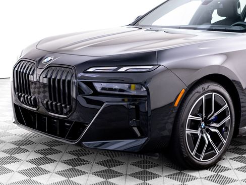 Certified 2024 BMW 760i xDrive w/ Luxury Rear Seating Package AWD/4WD image 39