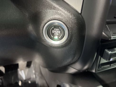 Used 2021 GMC Sierra 1500 SLT image 31