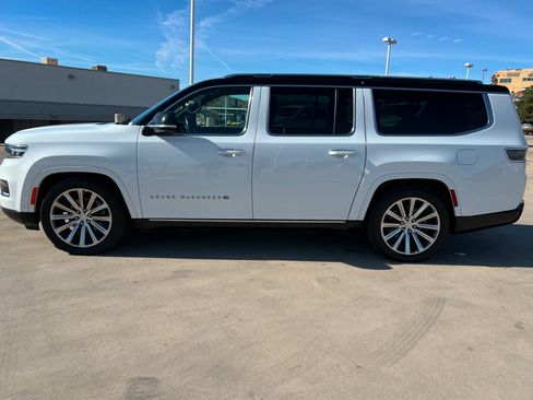 Used 2023 Jeep Grand Wagoneer L Series II image 2