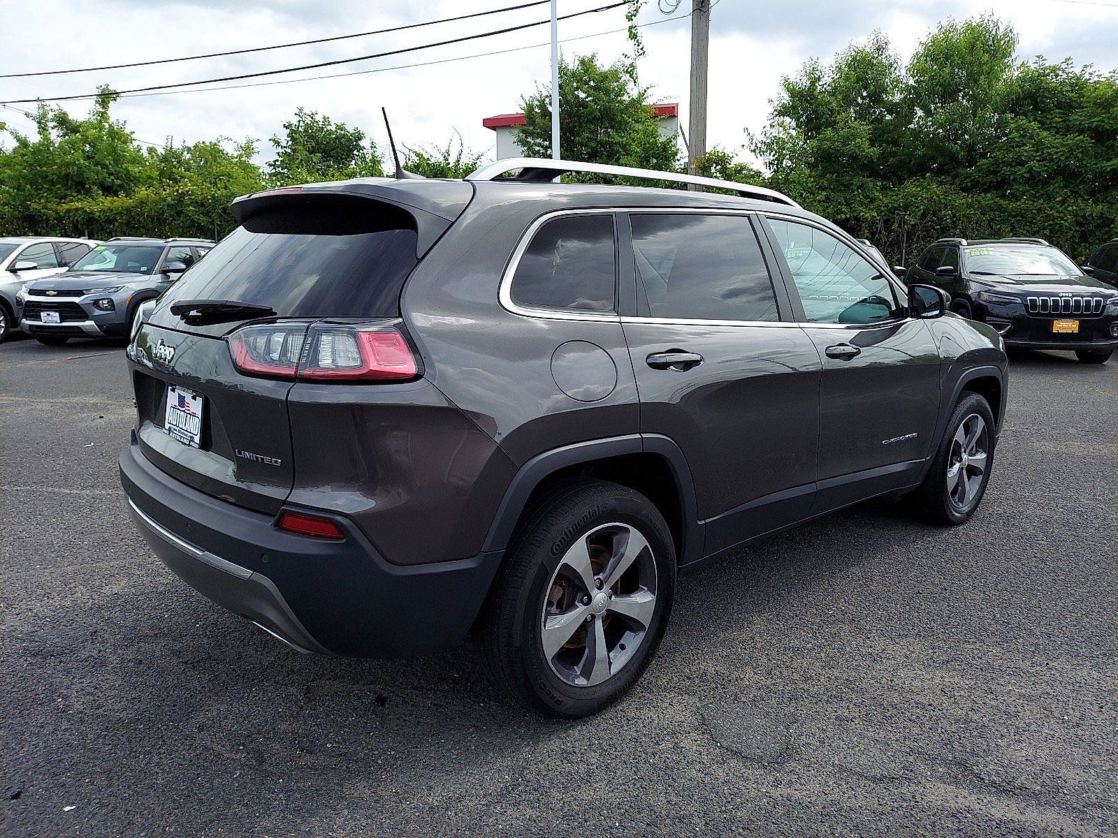 Used 2019 Jeep Cherokee Limited AWD/4WD image 6