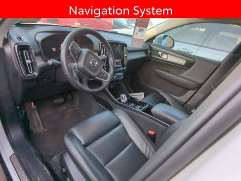Used 2024 Volvo XC40 B5 Plus AWD/4WD image 7