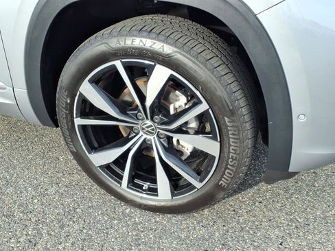 Used 2025 Volkswagen Atlas Cross Sport SEL Premium R-Line image 9