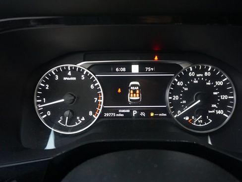 Used 2024 Nissan Pathfinder SL w/ SL Premium Package FWD image 7
