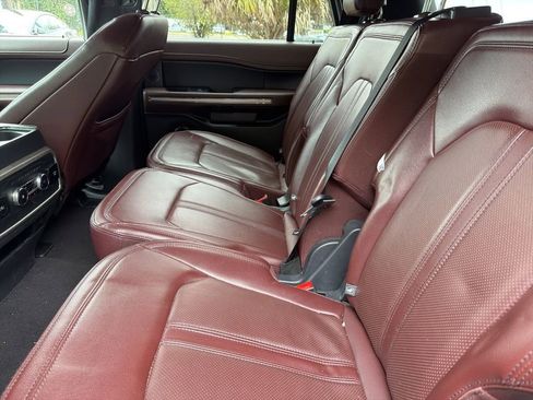 Used 2024 Ford Expedition Limited image 6
