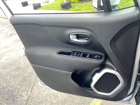 Used 2020 Jeep Renegade Latitude AWD/4WD image 20