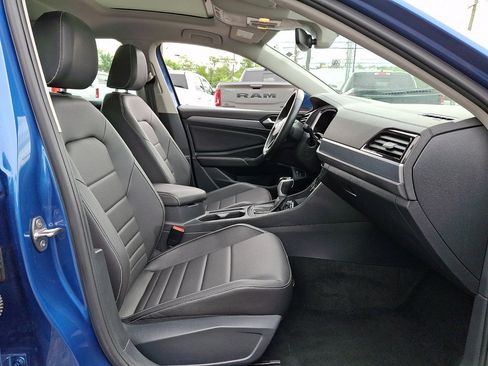 Used 2024 Volkswagen Jetta SE FWD image 11