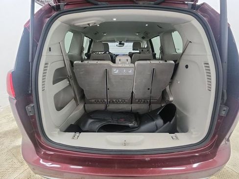Used 2020 Chrysler Pacifica Touring-L Plus w/ Tire & Wheel Group image 21