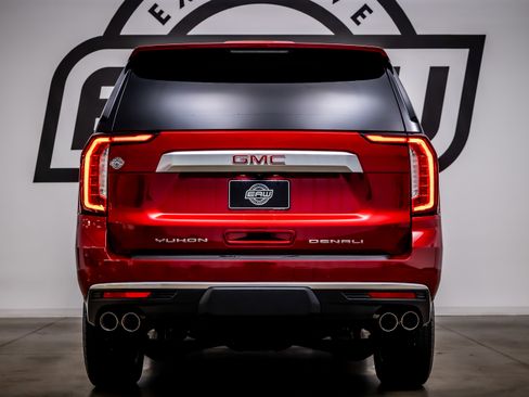 Used 2021 GMC Yukon XL Denali image 10
