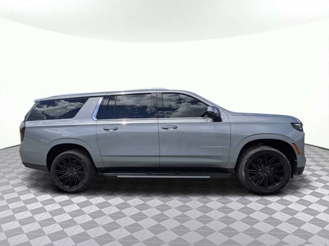 Used 2025 Chevrolet Suburban LS AWD/4WD image 3