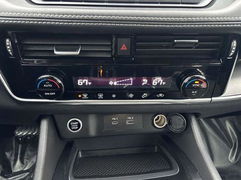 Used 2022 Nissan Rogue SV image 8