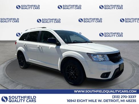 Used 2019 Dodge Journey SE w/ Connectivity Group FWD image 1