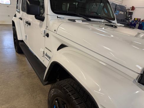 Used 2022 Jeep Wrangler Unlimited Sahara AWD/4WD image 39