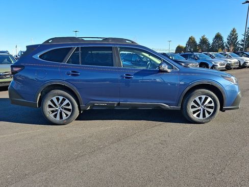 Used 2021 Subaru Outback Premium image 8
