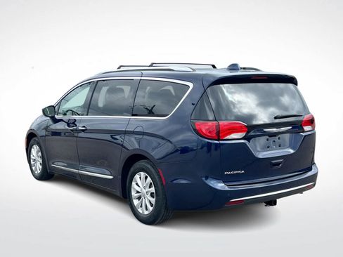 Used 2018 Chrysler Pacifica Touring-L Plus FWD image 6