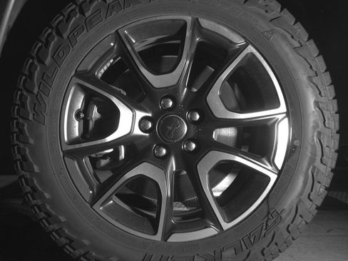 Used 2025 Jeep Compass Trailhawk image 12