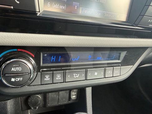 Used 2016 Toyota Corolla LE FWD image 15