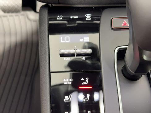 Certified 2026 Porsche Macan AWD/4WD image 19