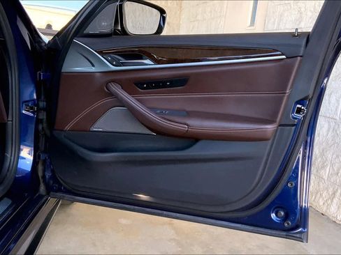 Used 2020 BMW M550i xDrive w/ Dynamic Handling Package image 23