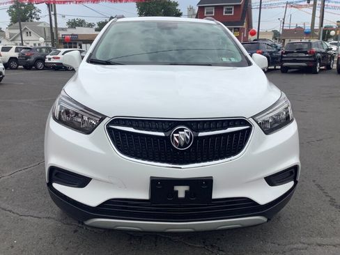 Used 2022 Buick Encore Preferred FWD image 2