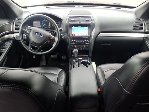 Used 2019 Ford Explorer XLT w/ Equipment Group 202A AWD/4WD image 14