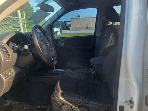 Used 2019 Nissan Frontier PRO-4X AWD/4WD image 2