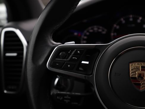 Used 2023 Porsche Cayenne AWD/4WD image 23