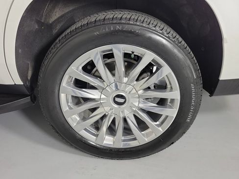 Used 2024 Cadillac Escalade Premium Luxury RWD image 9
