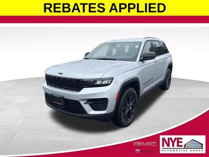 Used 2025 Jeep Grand Cherokee Altitude