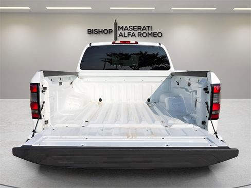 Used 2023 Nissan Frontier SV image 9