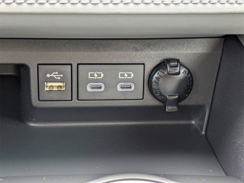 Certified 2023 Toyota Highlander XLE image 25