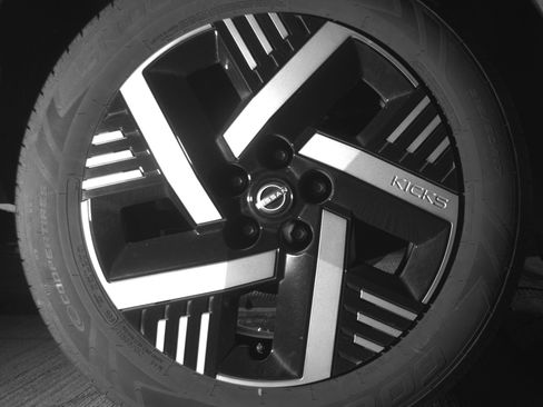 Used 2025 Nissan Kicks SV image 15