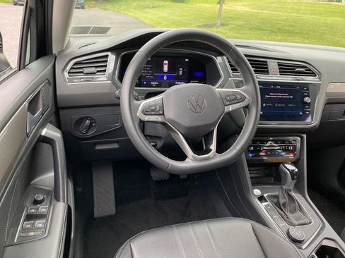 Used 2023 Volkswagen Tiguan SE AWD/4WD image 19