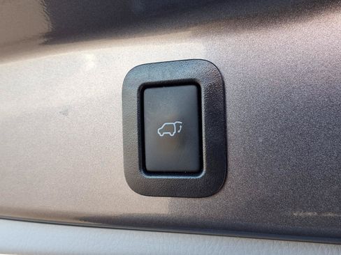 Certified 2018 Toyota Highlander XLE AWD/4WD image 27
