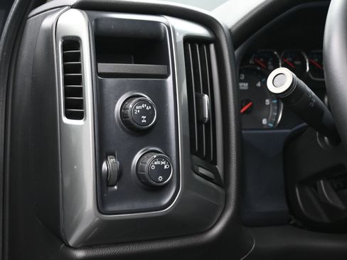 Used 2018 Chevrolet Silverado 1500 LT image 23